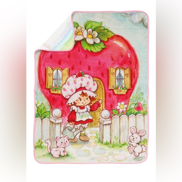 Strawberry Shortcake Blanket and Little Girl Pajama Set - Picture 5 of 5